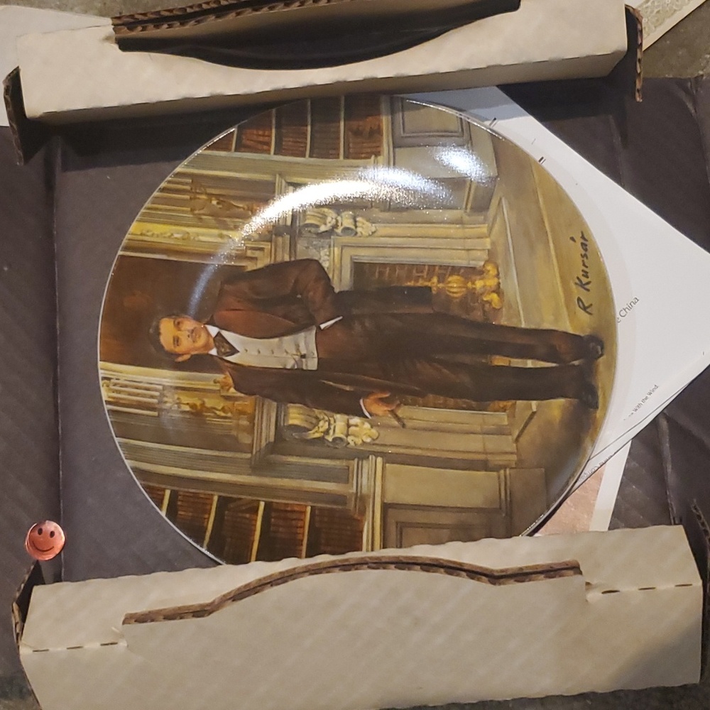 Gone with the Wind Rhett plate numbered w certificate in excellent condition.